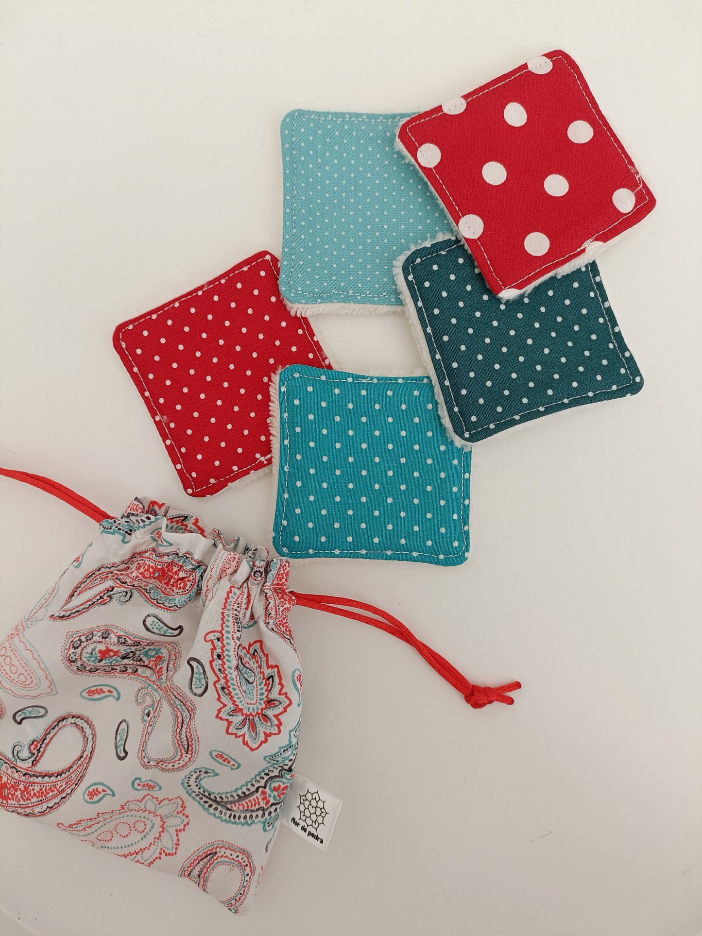 Quadrados Desmaquilhantes