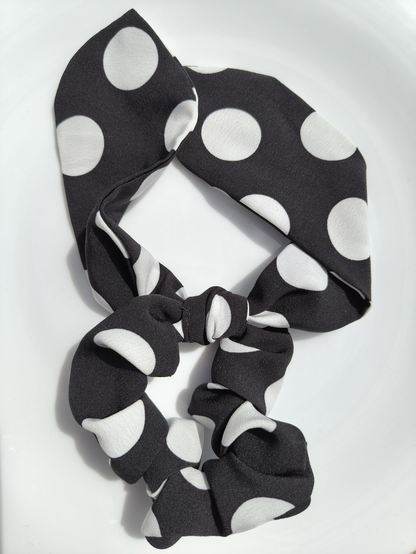 Scrunchie Bolinhas Laço M